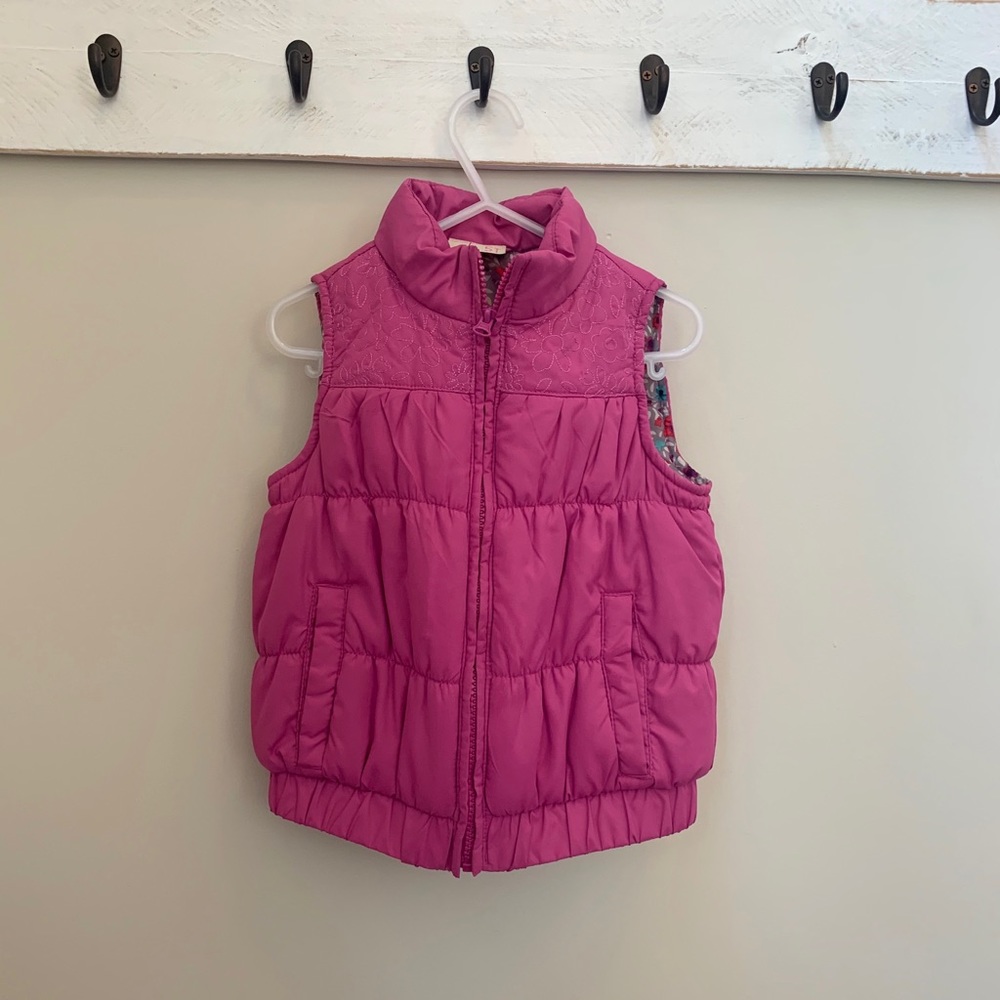 Girl’s puffer vest size 5T.